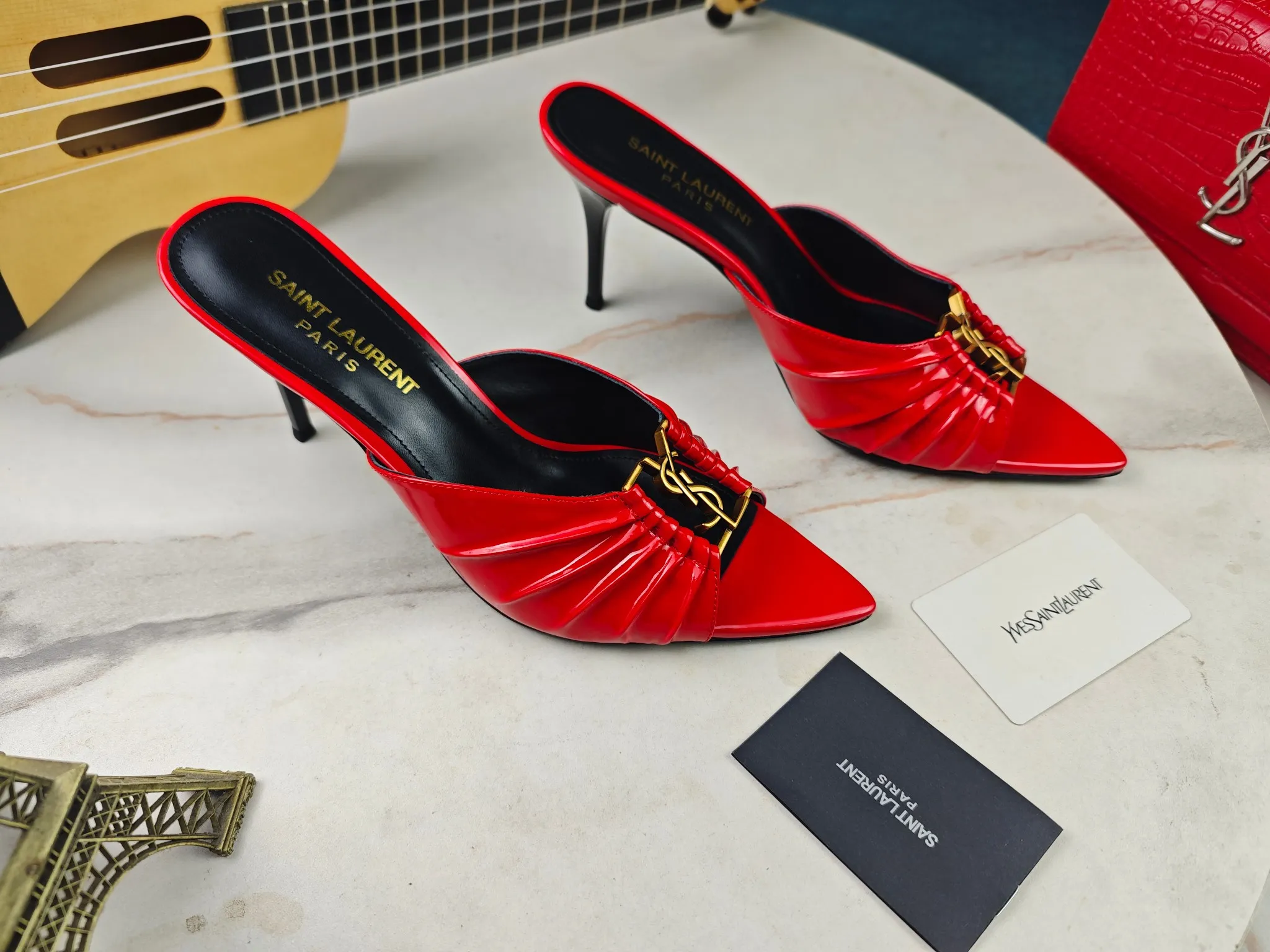 👟👟Ex-factory price 520👟👟 【Saint Laurent】Yves Saint Laurent, stiletto heel YSL sandals💃2024 early autumn counter synchronized with the latest styles, YSL, decoration👠 Classic and high-quality glamorous masterpieces, the hottest spring and summer series in the counter, with temperament, fashion, classic and attractive design style 😌The on-foot effect is particularly beautiful〰️, the material is imported from Italy, small black cow, imported black patent leather, lining, and foot pads; sheepskin, heel height, stiletto 9cm, size 35-41 (34.41.42 must be customized, non-returnable) outsole; imported genuine leather outsole, complete with counter packaging